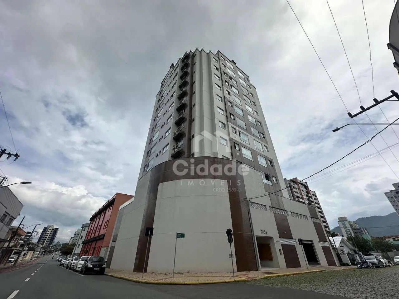 Apartamento com 3 dormitórios para alugar, 103 m² por R$ 4.200,00/mês - Centro - Jaraguá d