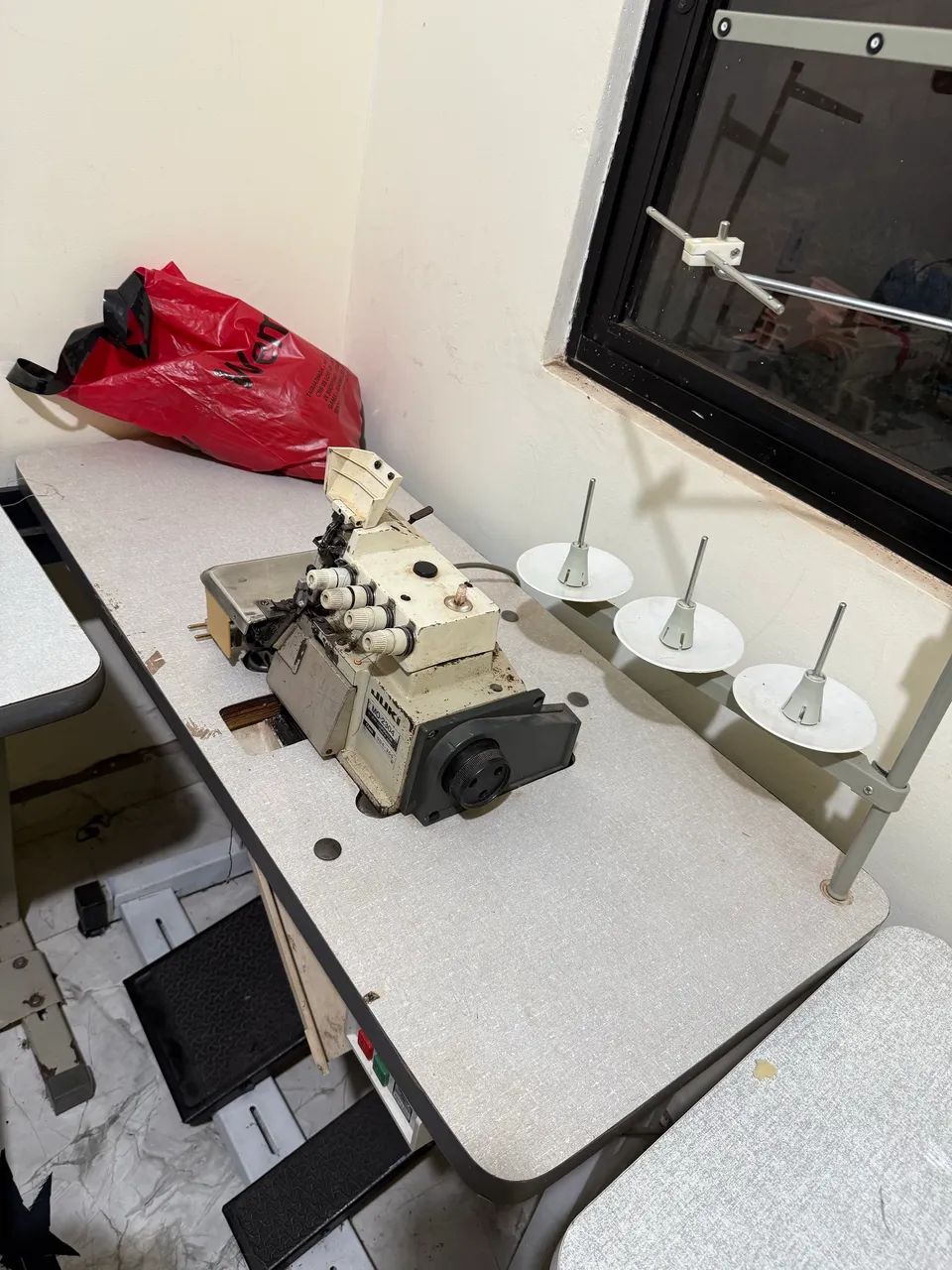 Maquina overlock semi industrial  - Foto 3