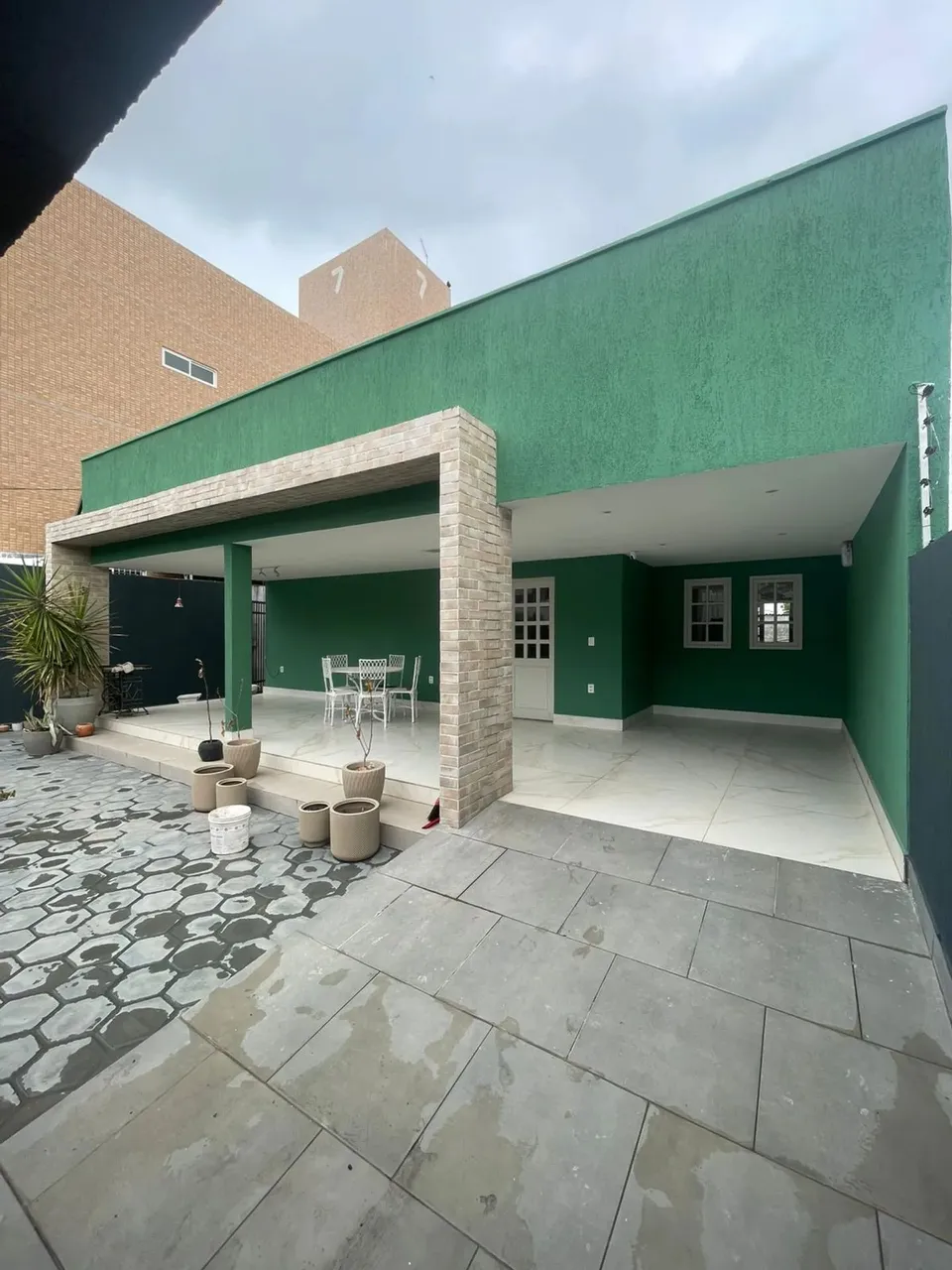 Alugo excelente casa no Altiplano