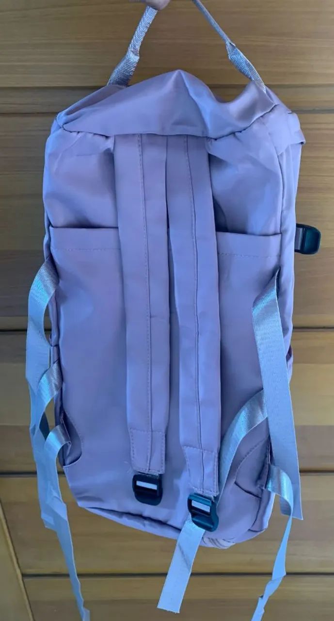 Mochila esportiva lilás resistente e espaçosa - Foto 4