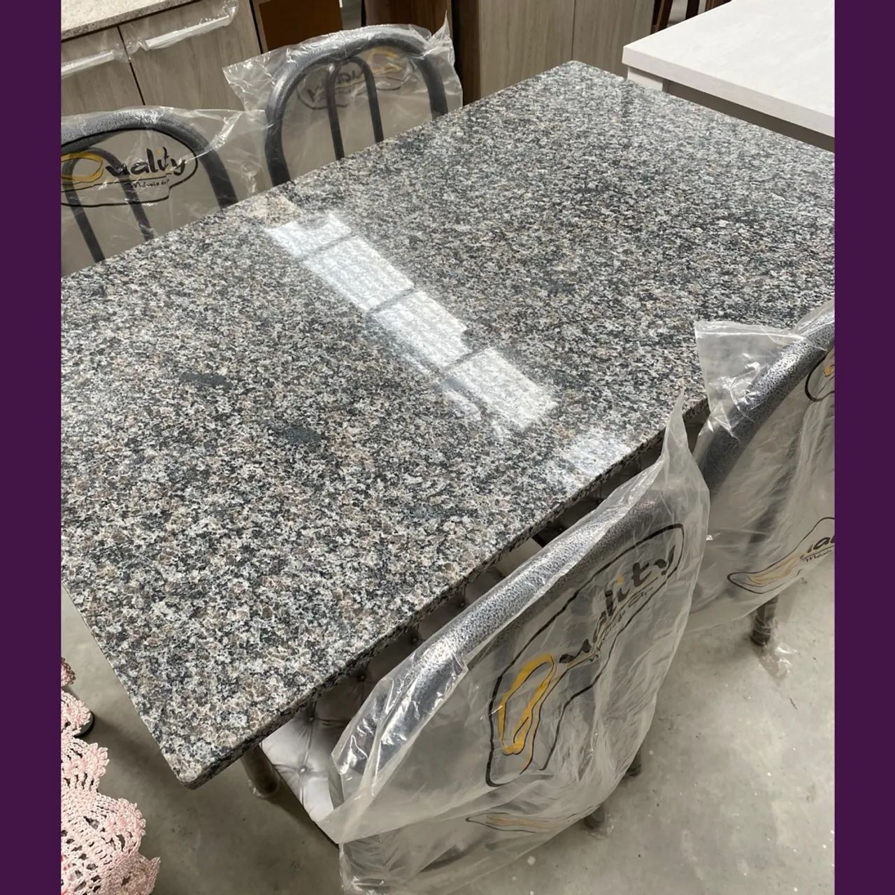 Mesa de jantar com 4 cadeiras - entrego hoje 