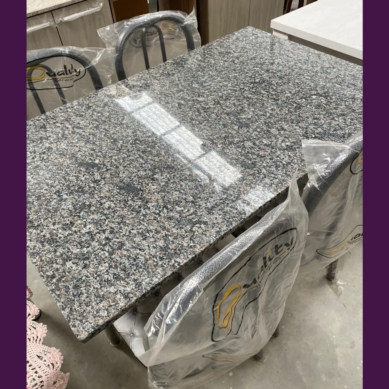 Mesa de jantar com 4 cadeiras - entrego hoje 