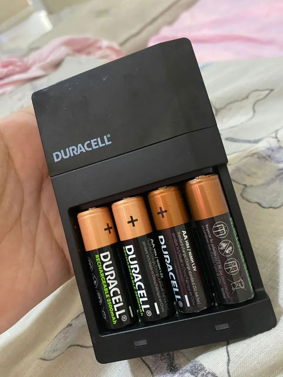 CArregador de Pilhas Duracell para 4 Pilhas AA