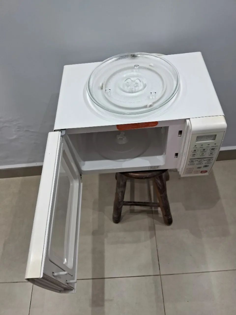Vendo 01 Micro-ondas Brastempo 20 litros BM26A Usado - Foto 4