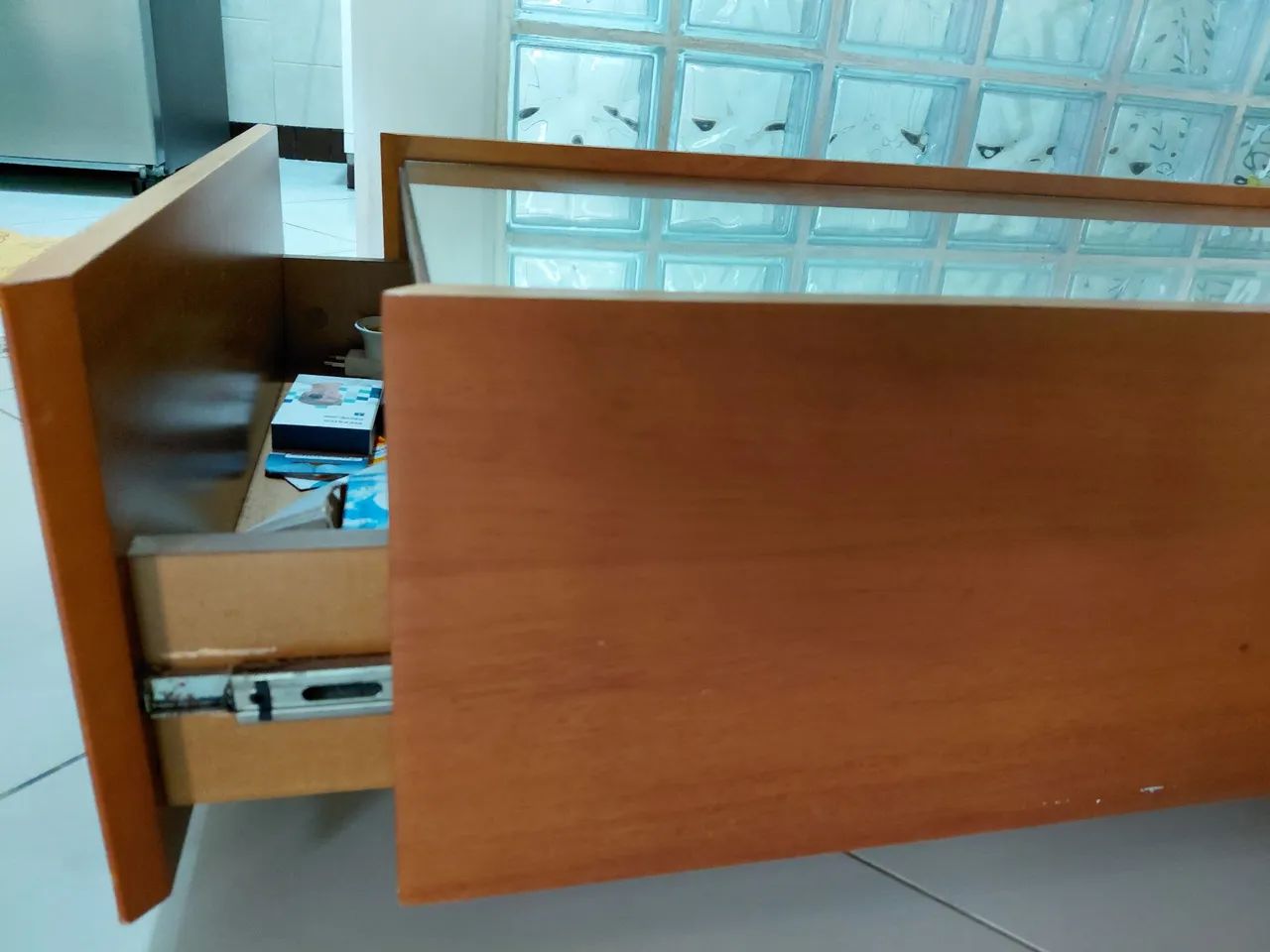 Mesa de Centro com  espelho e gavetas laterais. - Foto 3