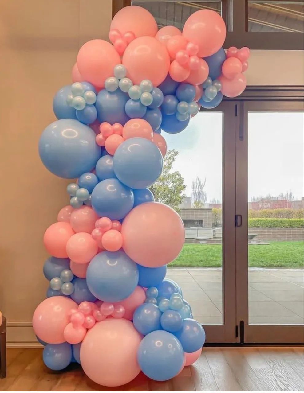 Decoração com Balões para eventos, aniversário, lojas, fachadas e presentes.