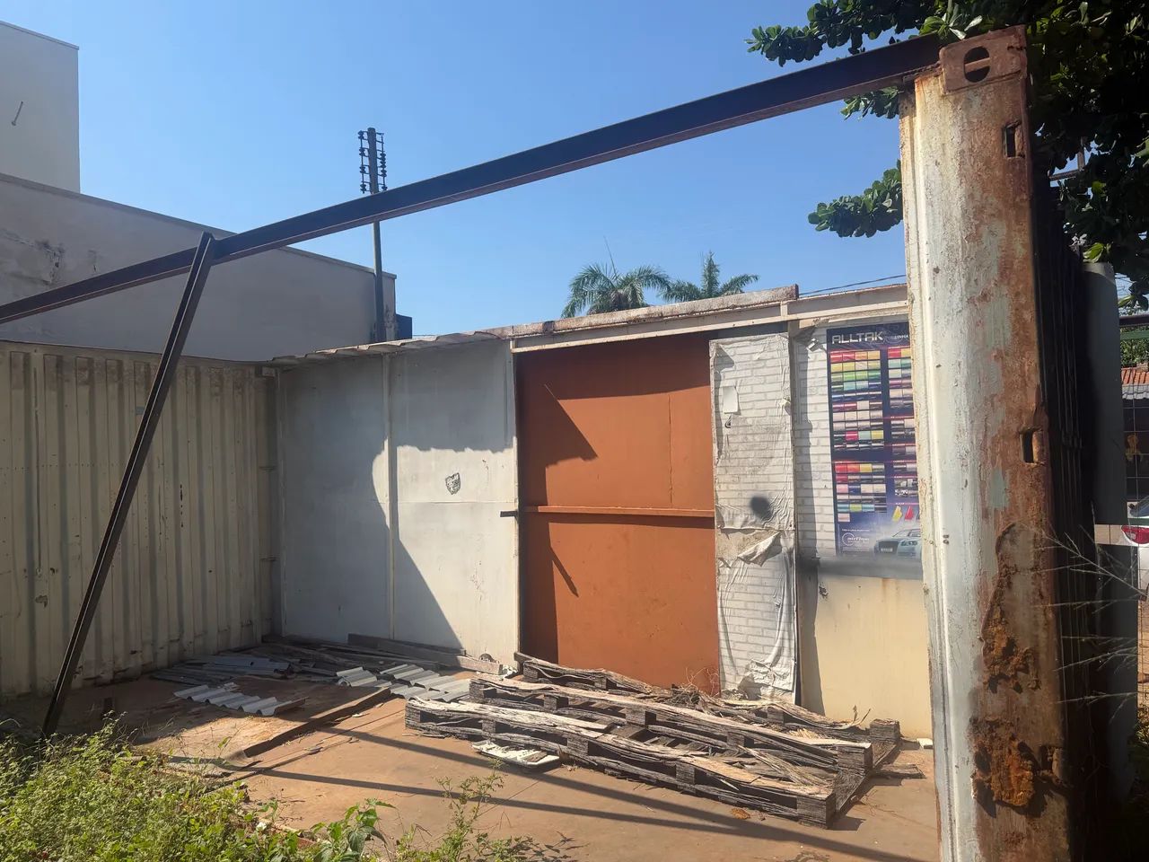 Vende se container 