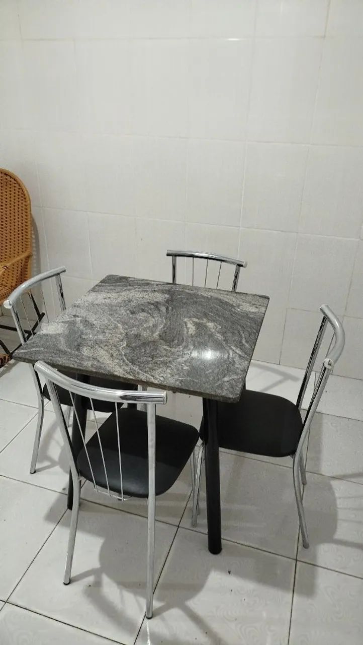 Vende-se mesa com cadeira  - Foto 2