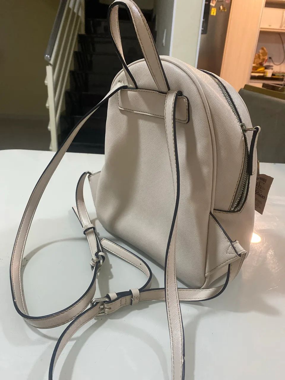 Bolsa Guess tipo mochila  - Foto 2