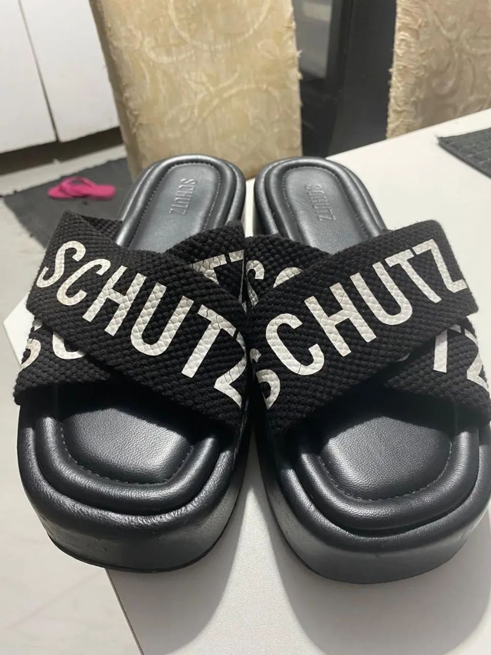 Tamanco schutz couro