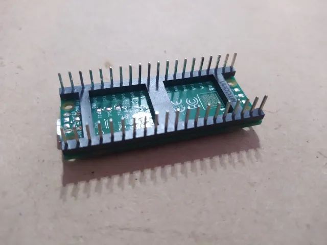 Raspberry Pi Pico H Com Um Suporte Com Barras De Pino - Foto 2