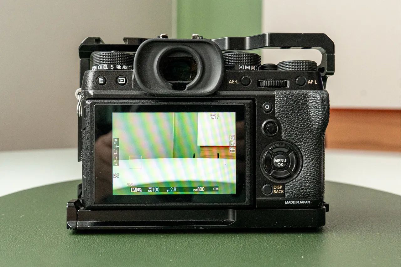 Câmera Fujifilm Xt2 com cage + 3 baterias originais  - Foto 5