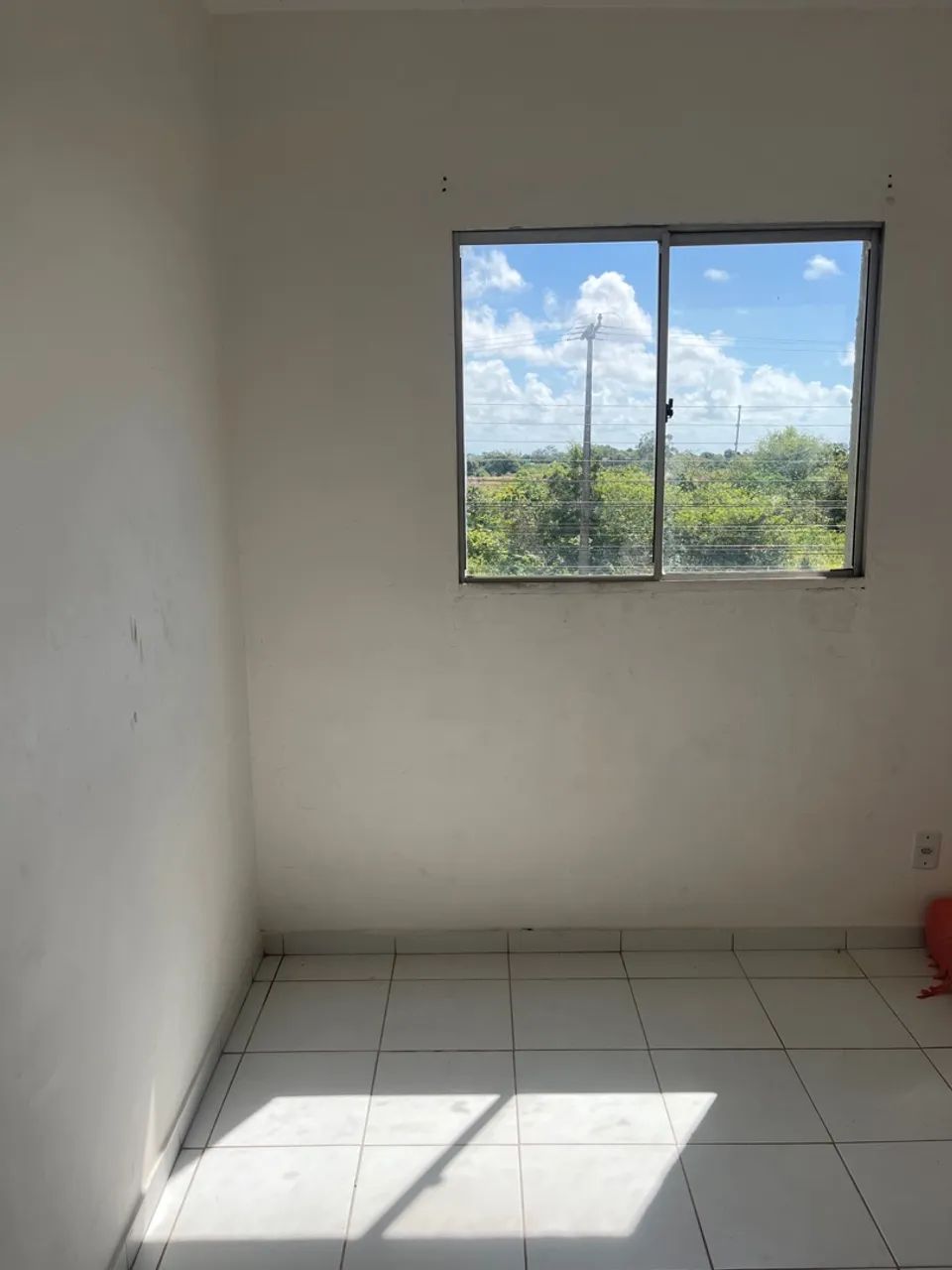 Quarto sem mobília / Parque Petrópolis 3