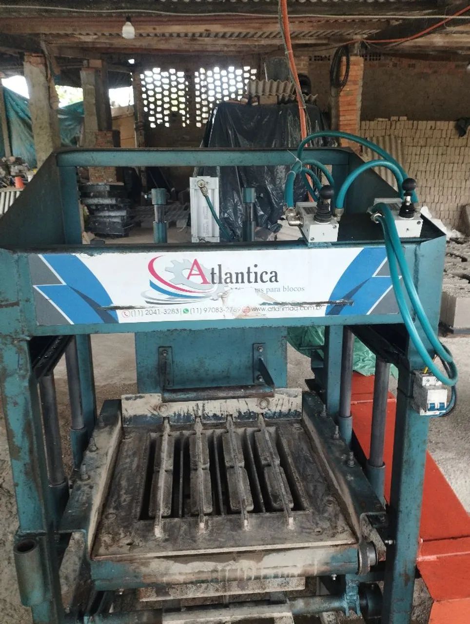 Máquina semi automática pneumática nova de blocos 