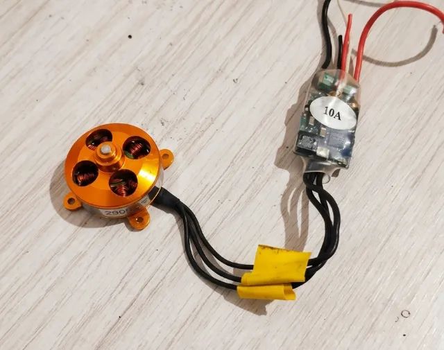 KIT 4x Motores Brushless 1400Kv + Esc 10A - Foto 2