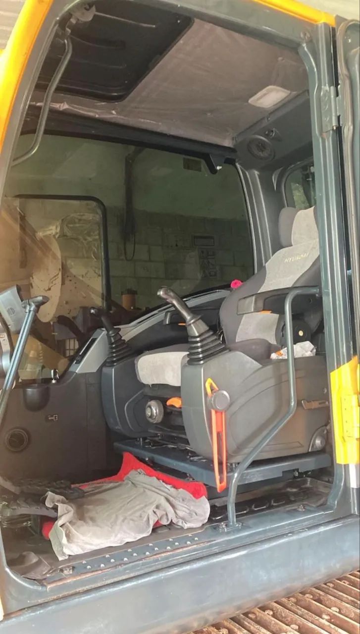 Escavadeira Hyundai 180 LC-9 ano 2019 com 5.600 horas e ar condicionado, em SP - Foto 4