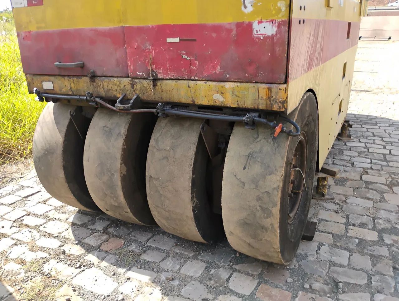 Rolo De Pneus Dynapac CP 221 ano 97 Baixei preço para vender - Foto 3