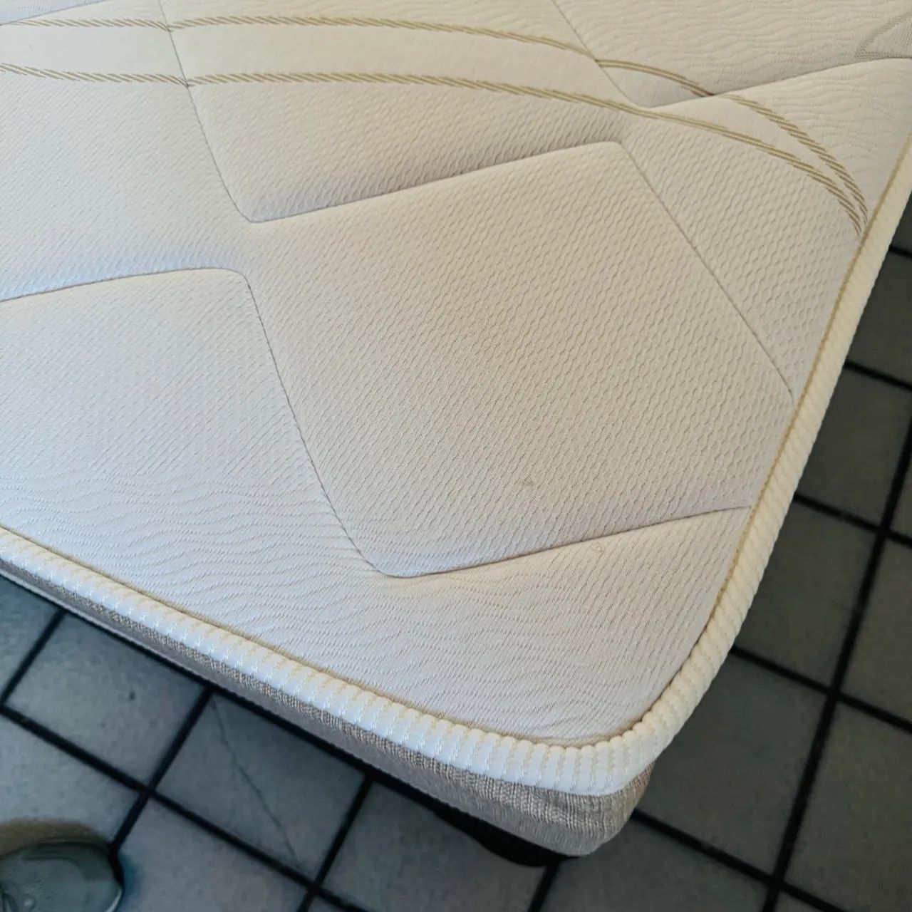 VENDO CAMA BOX DE CASAL COMPLETA  - Foto 4