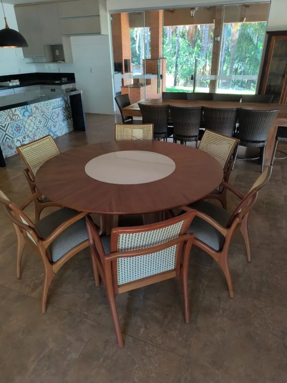 Conjunto Mesa e Cadeiras - Excelente Oportunidade