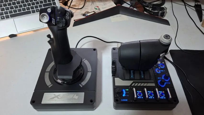 Manche de voo Logitech X56 HOTAS