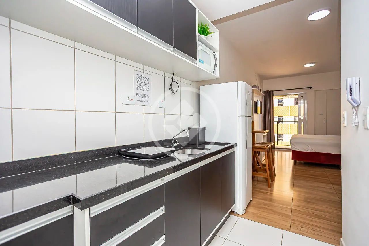 Studio mobiliado com 28 m² no Centro de Curitiba - Living Smart Compact Residences codigo: - Foto 2