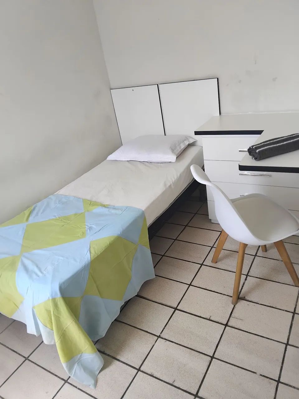 QUARTO MOBILIADO + ALMOÇO  - Foto 3
