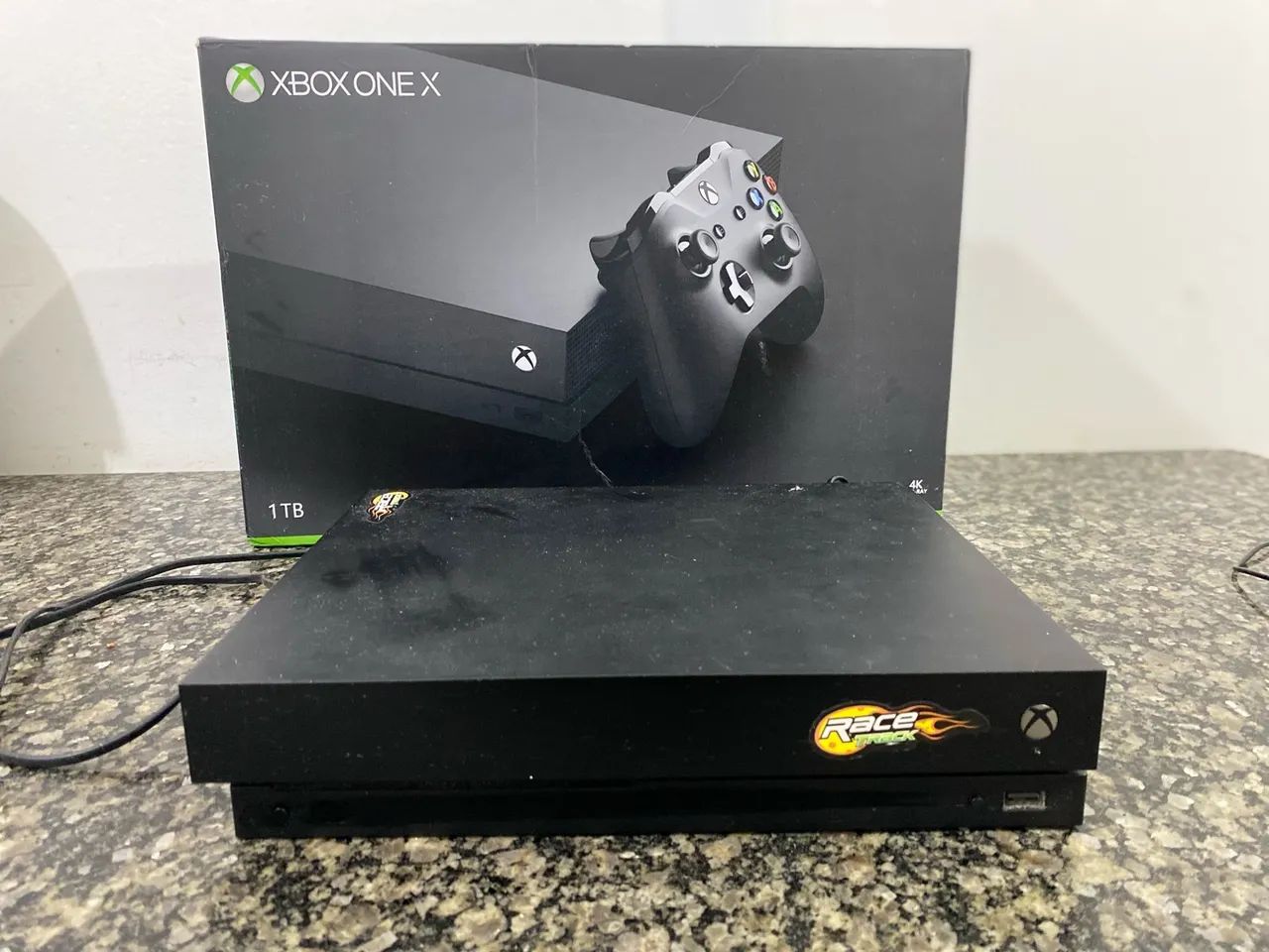 Xbox one X com 2 controles  - Foto 5