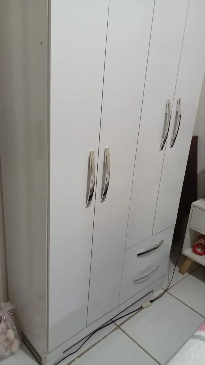 guarda roupa semi novo 
