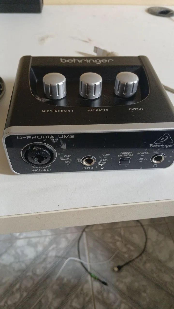 Placa de áudio behringer UM2