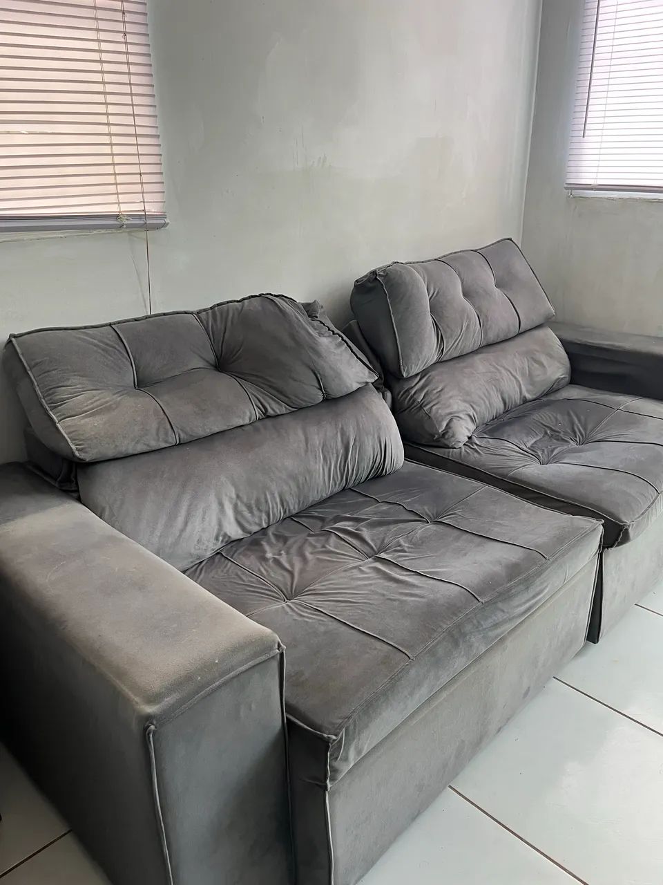 Sofá retrátil 2,20m em veludo: espaço, conforto. - Foto 3