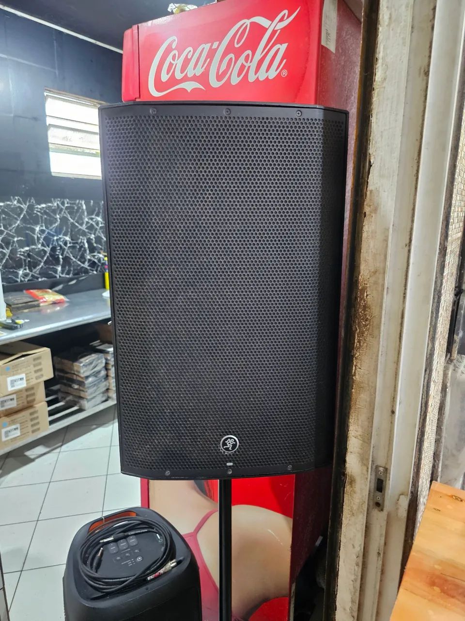 Mackie Thump15A é uma caixa de som ativa. Aceito troca  - Foto 2