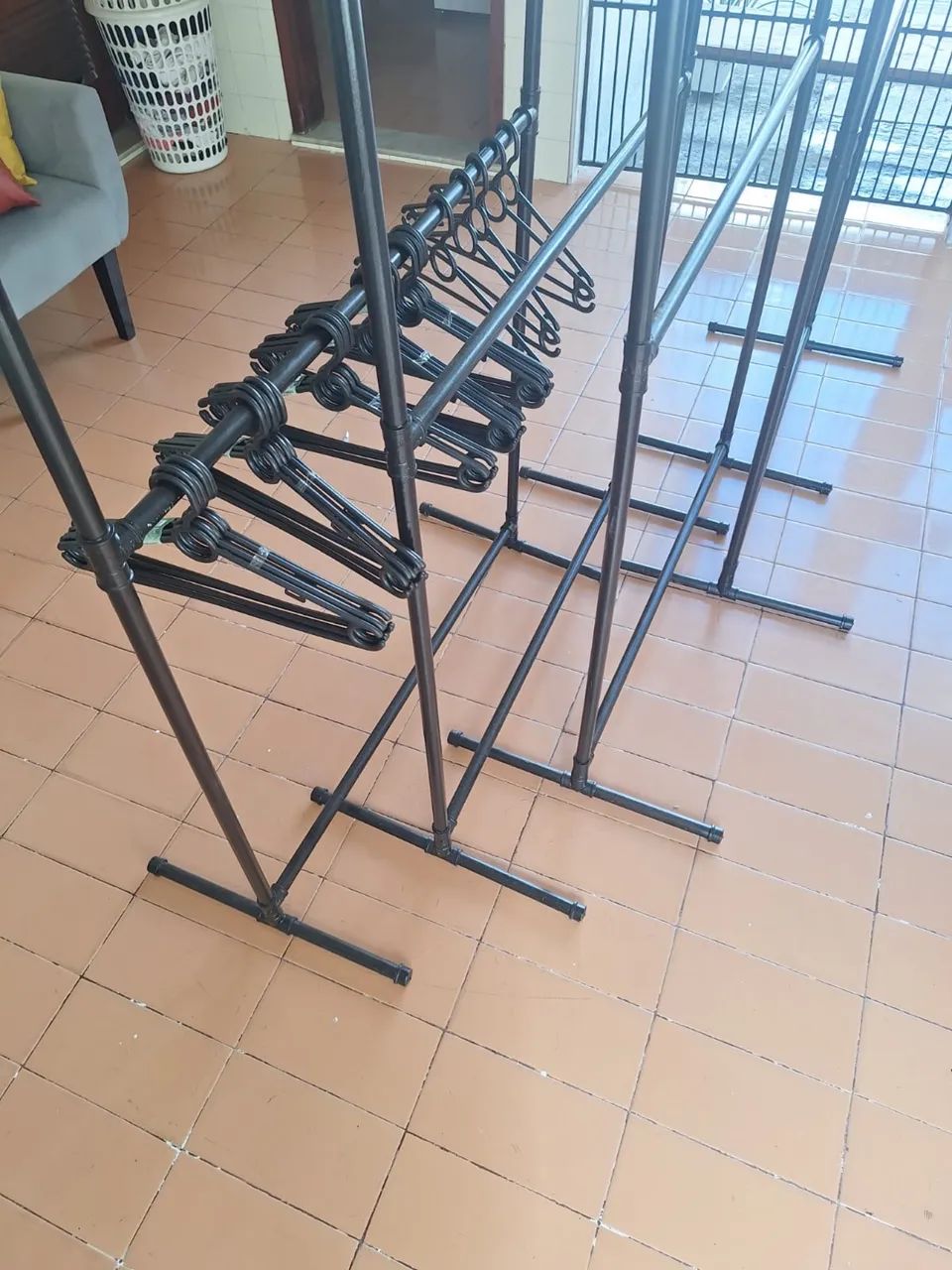 3 Poltronas + 6 araras (vendo separado) - Foto 5