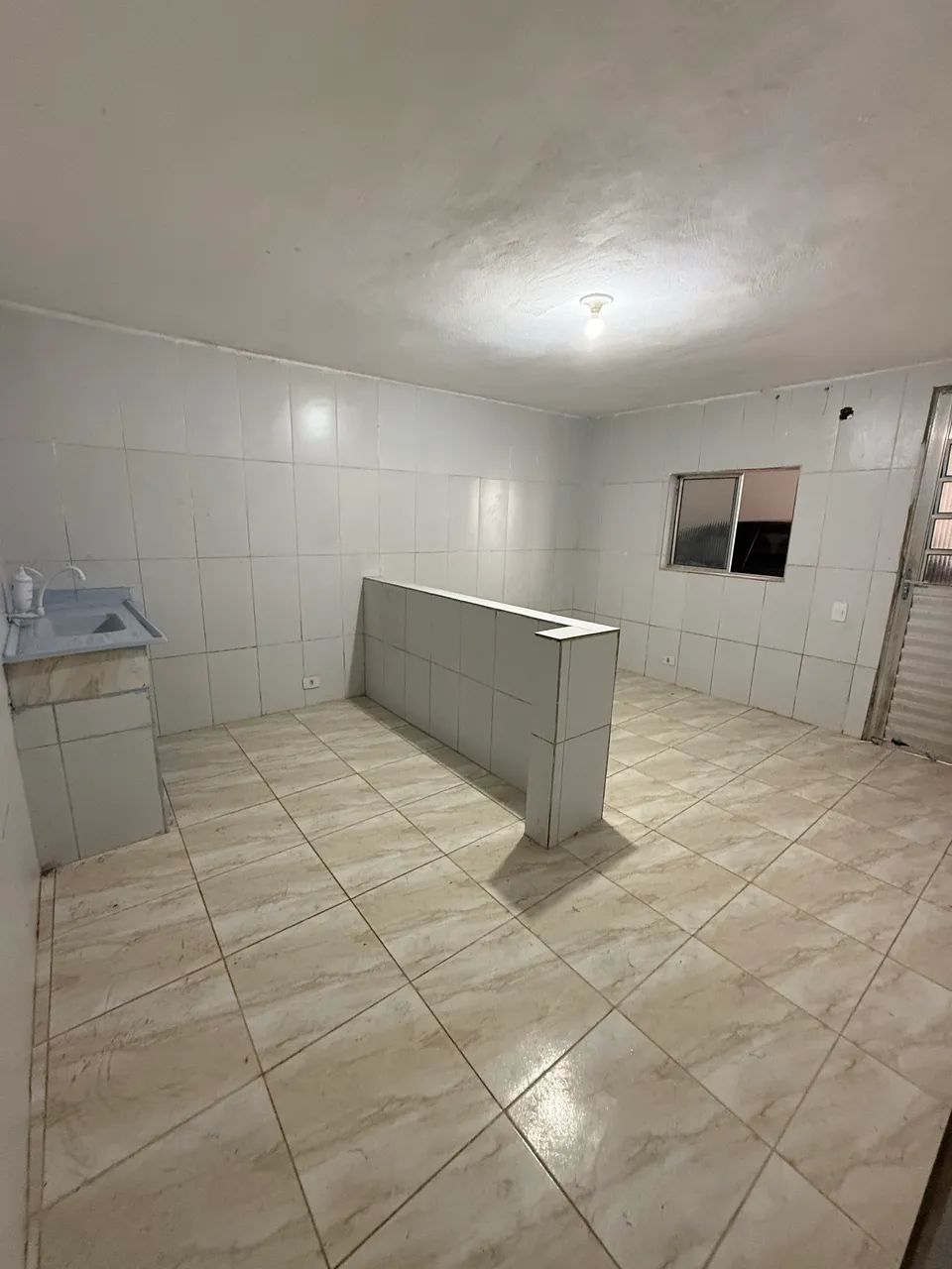 Alugo duas casas com 2 quartos e um Box para comércio  