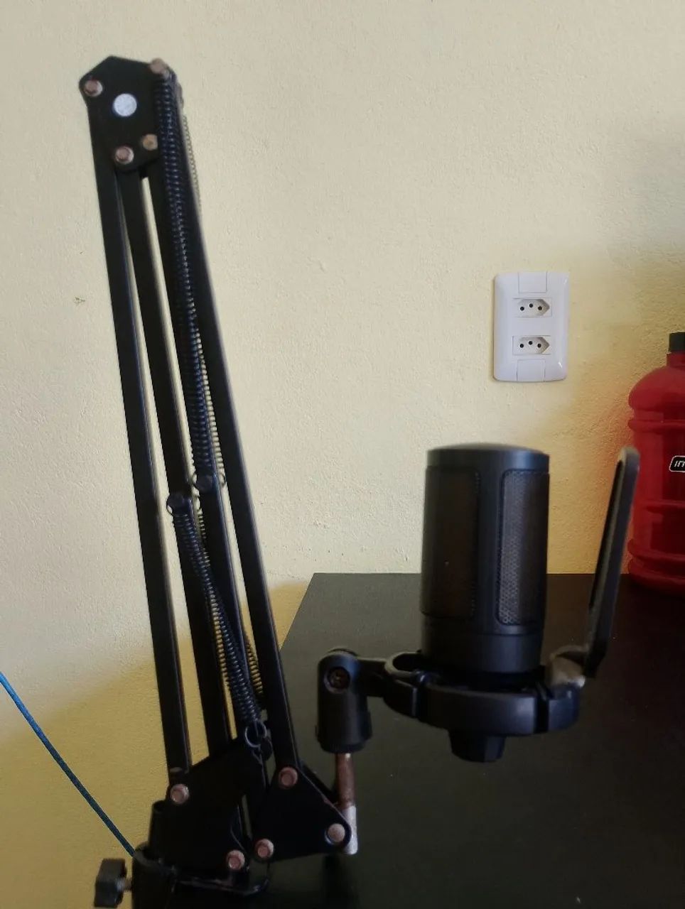 Microfone Fifine com braço articulado