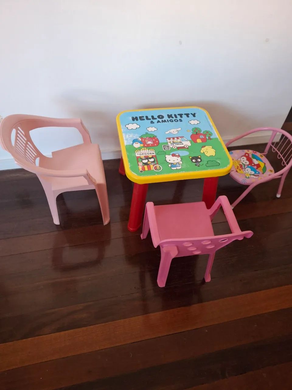 Mesa e cadeiras 