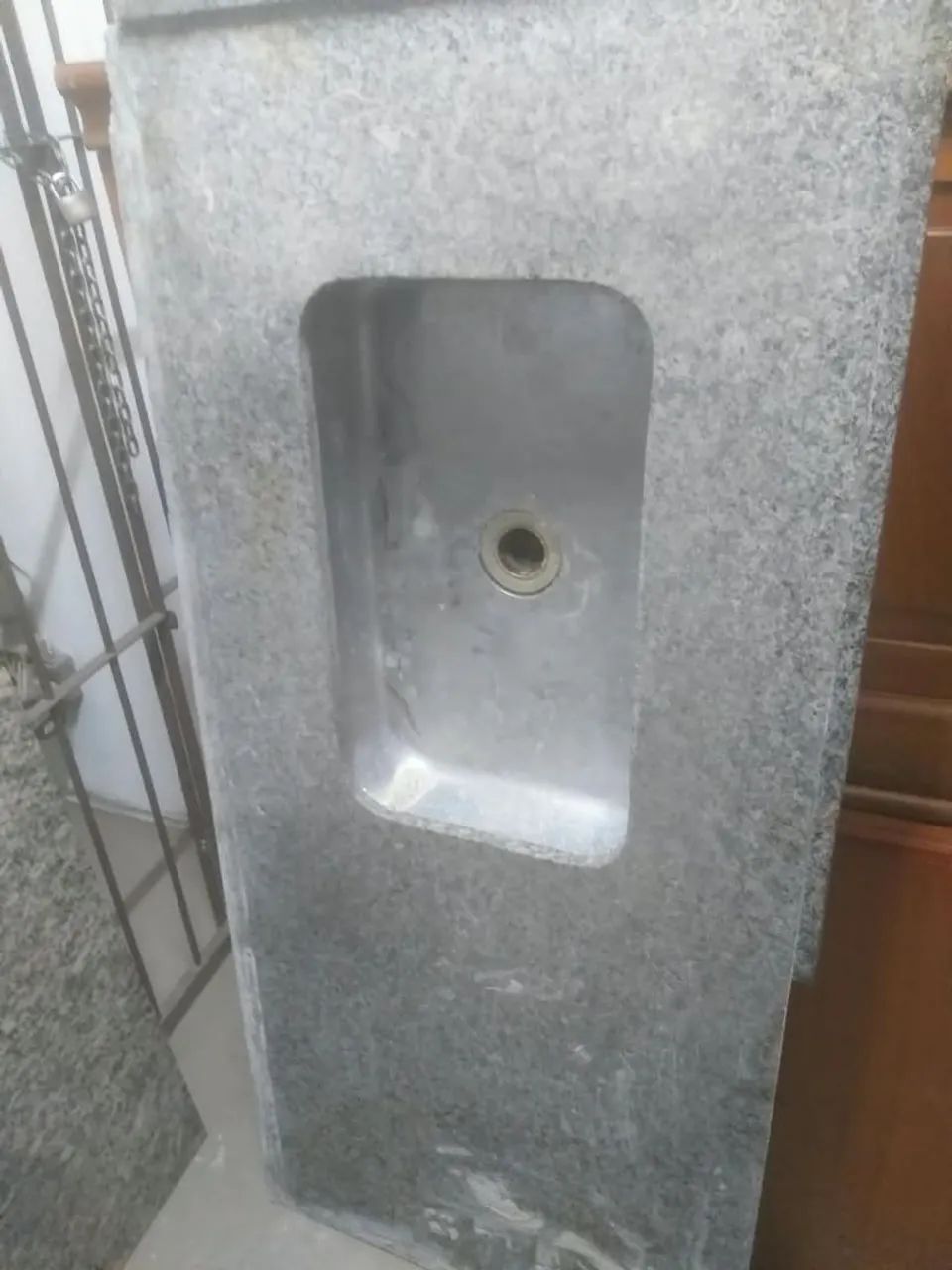 Pia com bancada e rodopia 