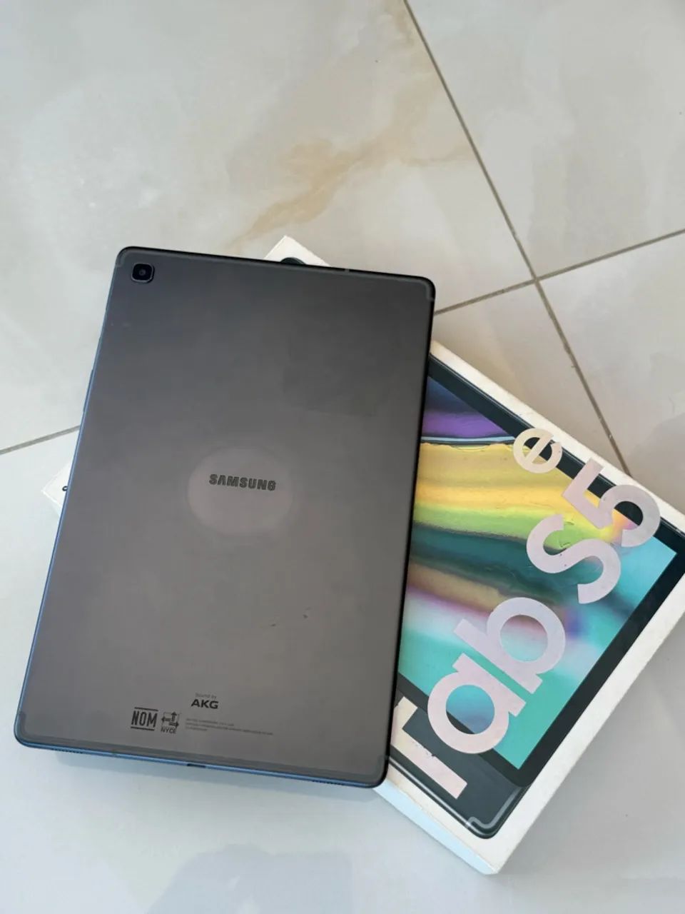 Vendo tablet semi novo