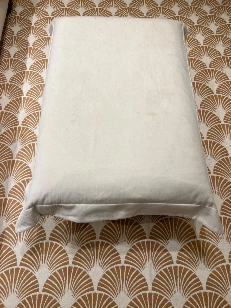 Puff moderno em bom estado - 95cm - Foto 2
