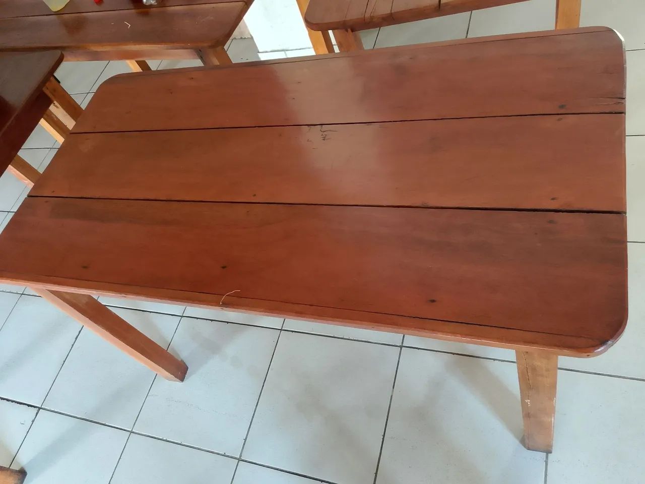 Vendo 5 jogos de mesas em madeira 