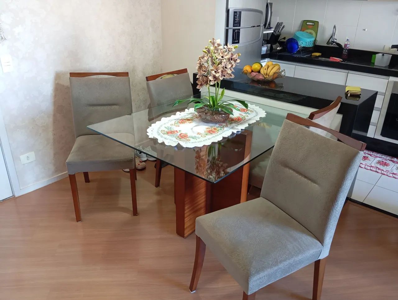 Mesa com 4 cadeiras  - Foto 4