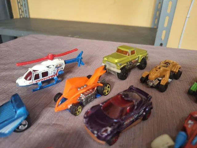 Lote de carrinhos hotwheels usados - Foto 4