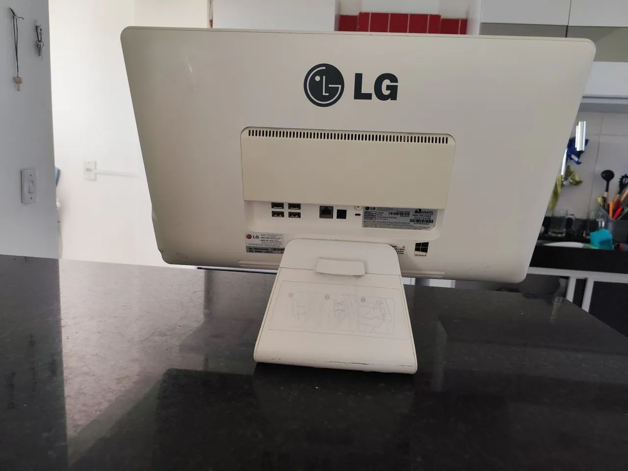 Computador All in One LG 22V240 - SSD 500GB, Intel Celeron, Windows 10 - Foto 2