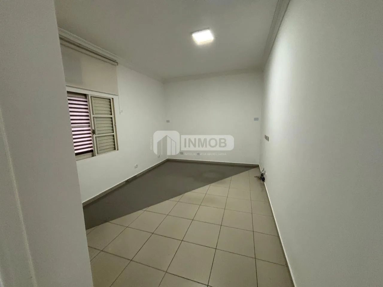 Clínica para Locação no Centro de Taubaté com 3 Banheiros - Foto 9