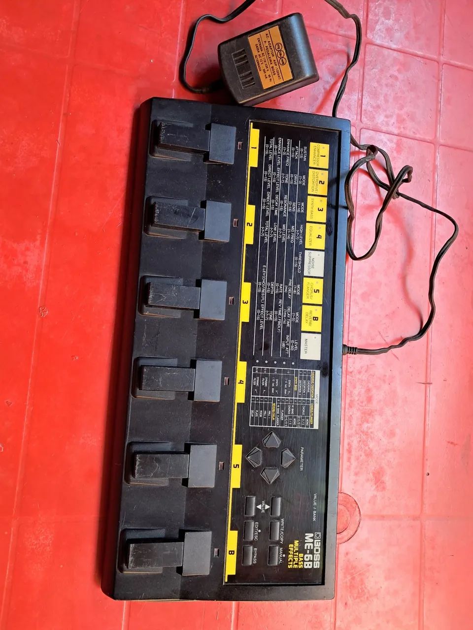 BOOS ME-8B Bass Pedalboard with Original Power Supply