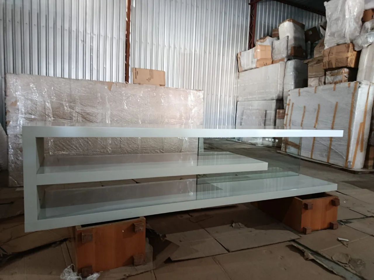 Rack laqueado com detalhe em vidro. - Foto 2
