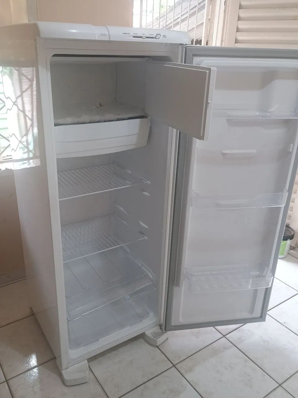Vendo Geladeira Electrolux  - Foto 3