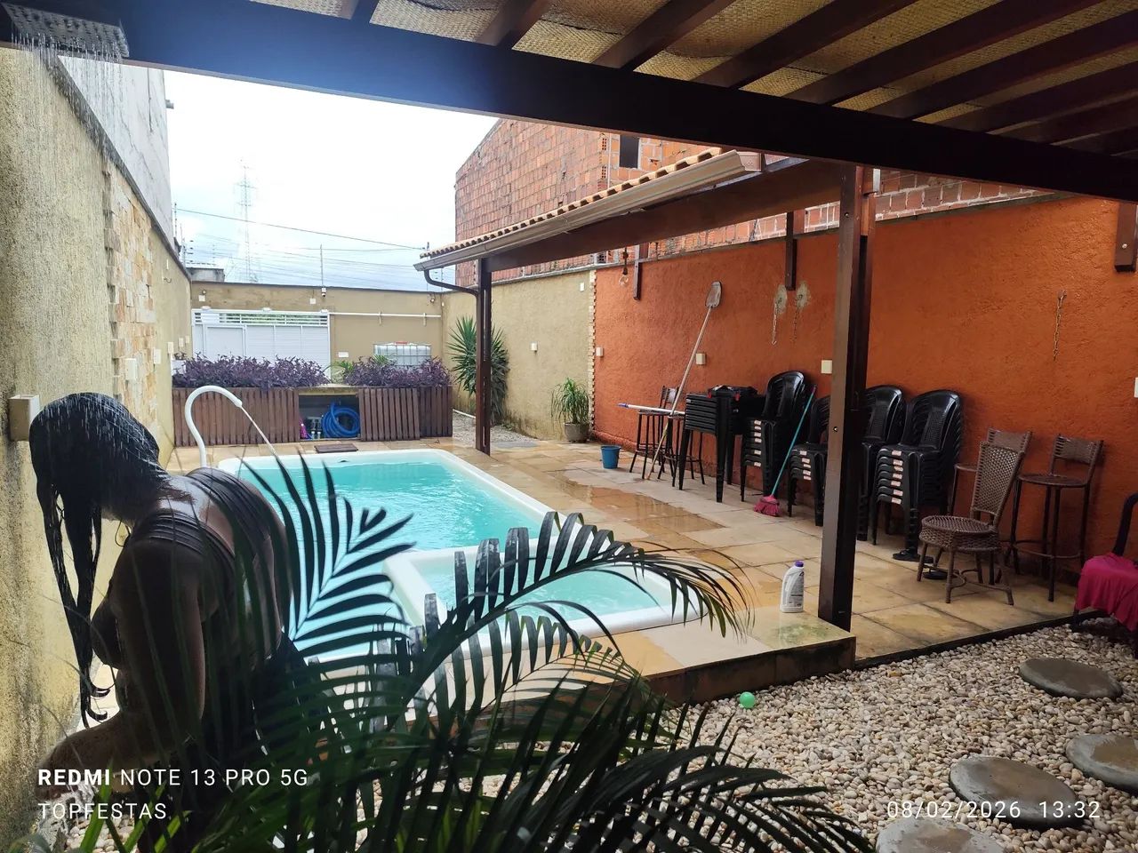Espaço de eventos com piscina