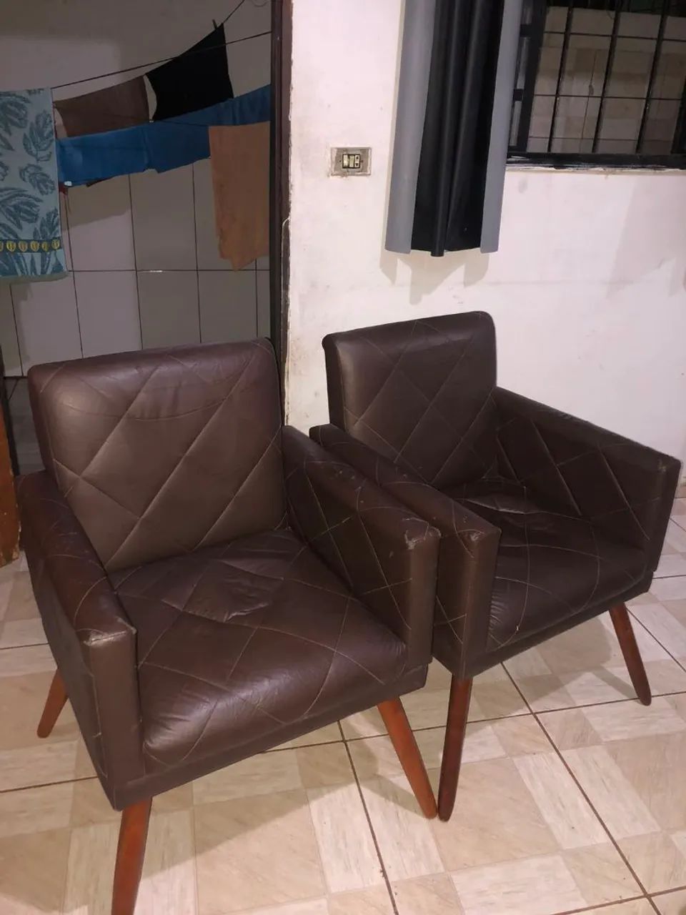 Vende-se essas 2 cadeira 