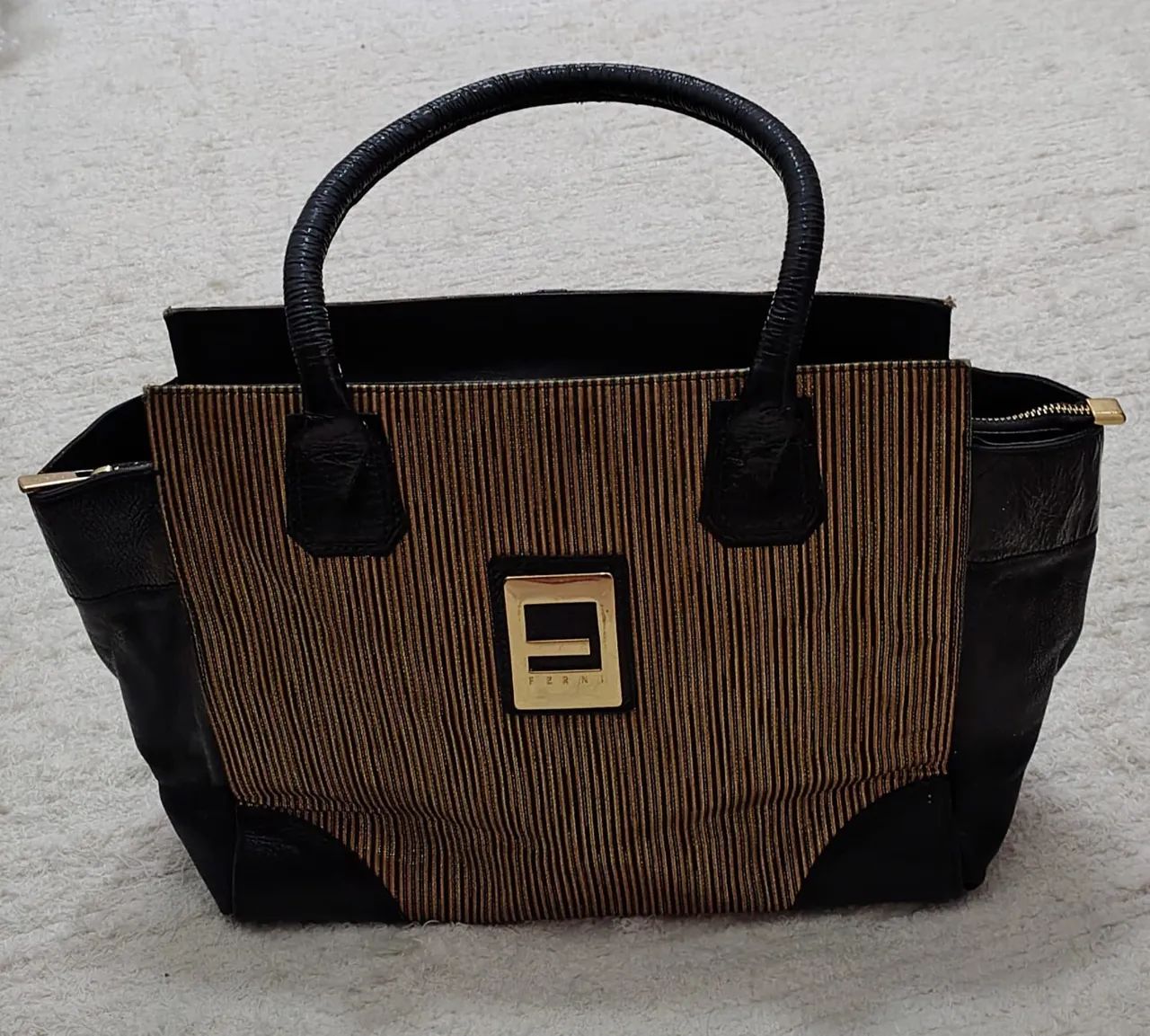 Bolsa Preta e Dourada Onça - loja Ferni