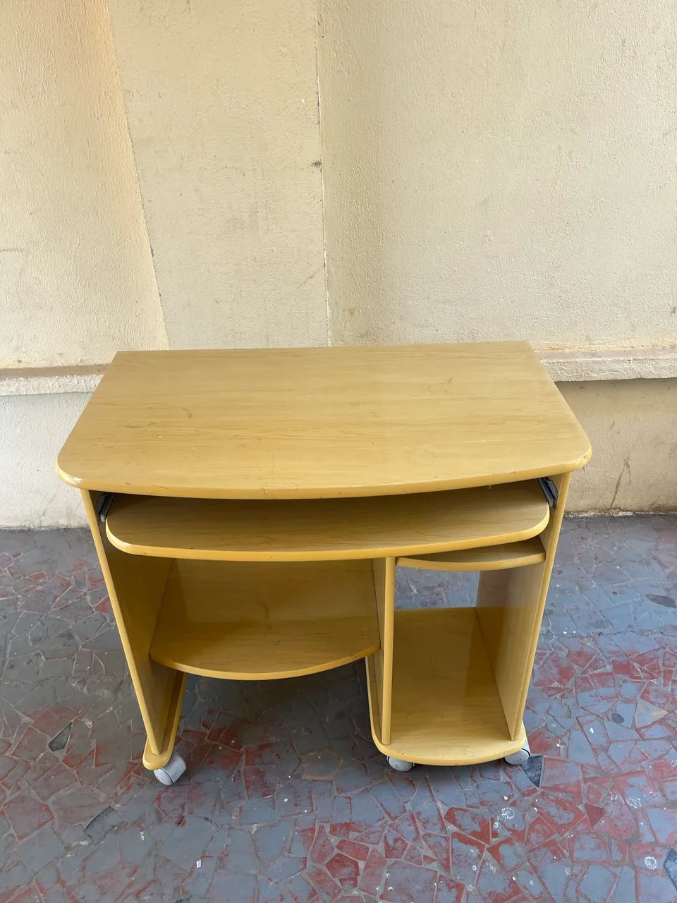 Escrivaninha para computador com gaveta
